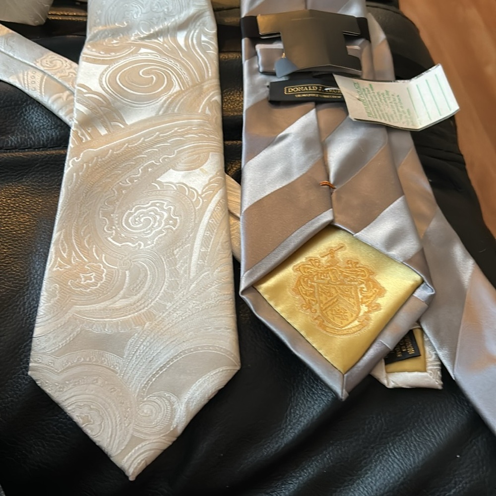 Donald J. Trump President‎ Tie Cream Solid Geometric Luxury Necktie Silk L4 NWT